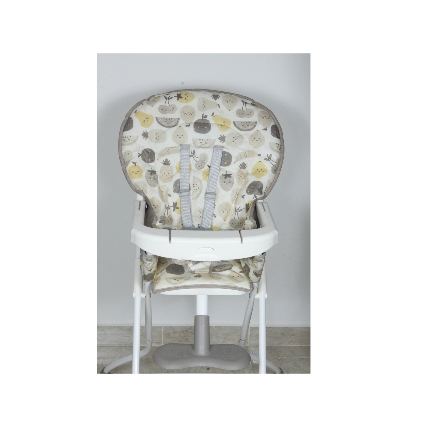 Preloved Graco Highchair Snack N' Stow™, Fruitella